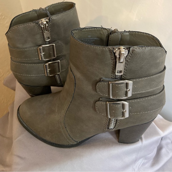 Target Shoes - Target Brand~Green Double Buckle Strap Ankle Boots~Side Zip~Size 10